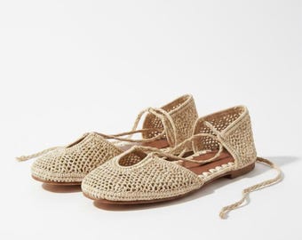 Sandalias de rafia hechas a mano para mujer, sandalias marroquíes tejidas, zapatos de playa bohemios de verano, sandalias de paja con borlas, mules con suela de cuero artesanal, regalo para ella.