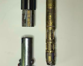 Graflex Lightsaber Proffieboard MODÈLE 3D À IMPRIMER stl. Châssis avec chambre à cristal et porte plasma tournante. Néopixel. Cpx.