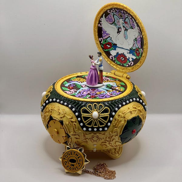 2026 Anastasia Music Box (Once upon a December) + Necklace (Together in Paris)