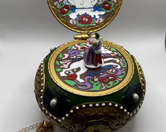 アナスタシア オルゴールジュエリー「Once Upon a December」+