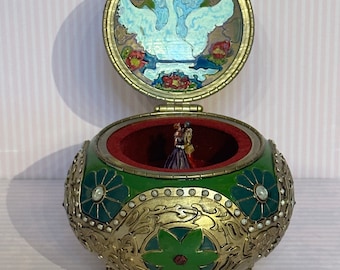 Anastasia jewelry music box “once upon a december”