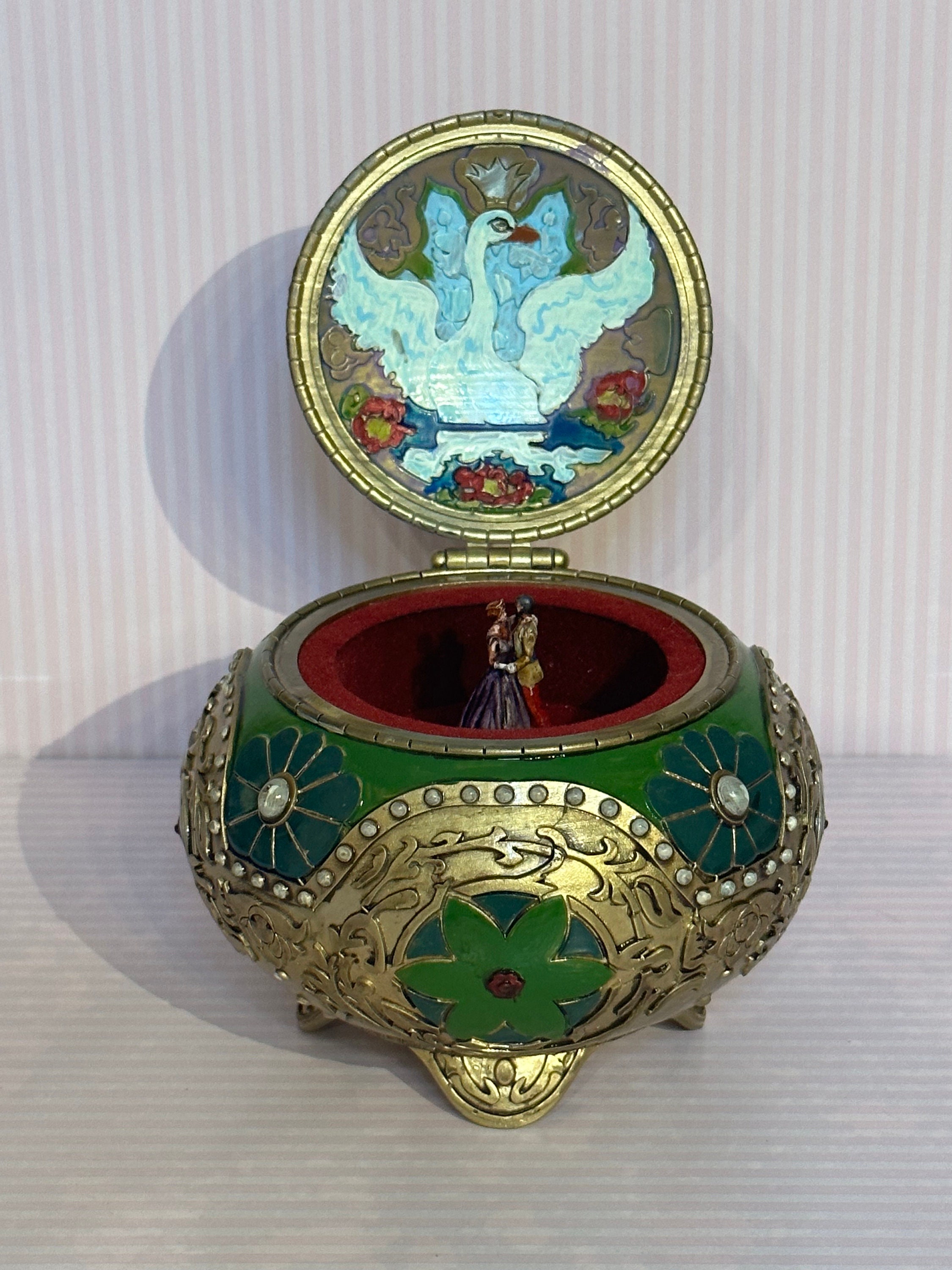 Anastasia Jewelry Music Box once Upon a December 