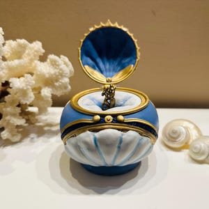 The little mermaid Athenea triton Ariel music box