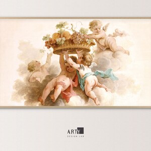 Könnte beinhalten: Ein Gemälde mit drei Cherubinen in einem bewölkten Himmel. Die Cherubinen halten einen Korb mit Obst und Trauben. Das Gemälde ist in einer weichen, pastellfarbenen Farbpalette gehalten.
