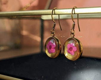 Boucles d'oreille plaqué or 18k résine époxy et vrai fleurs séchée prunus rose fait main Astre