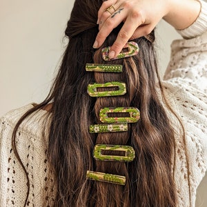 barrettes à cheveux crocodiles résine époxy et naturelle fougère et fleurs fait main image 1