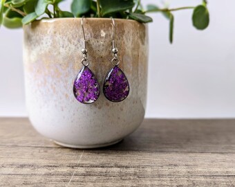 Boucles d'oreille pendante goutte en fleurs séchée naturelle d'ammi violette acier inoxydable fait main