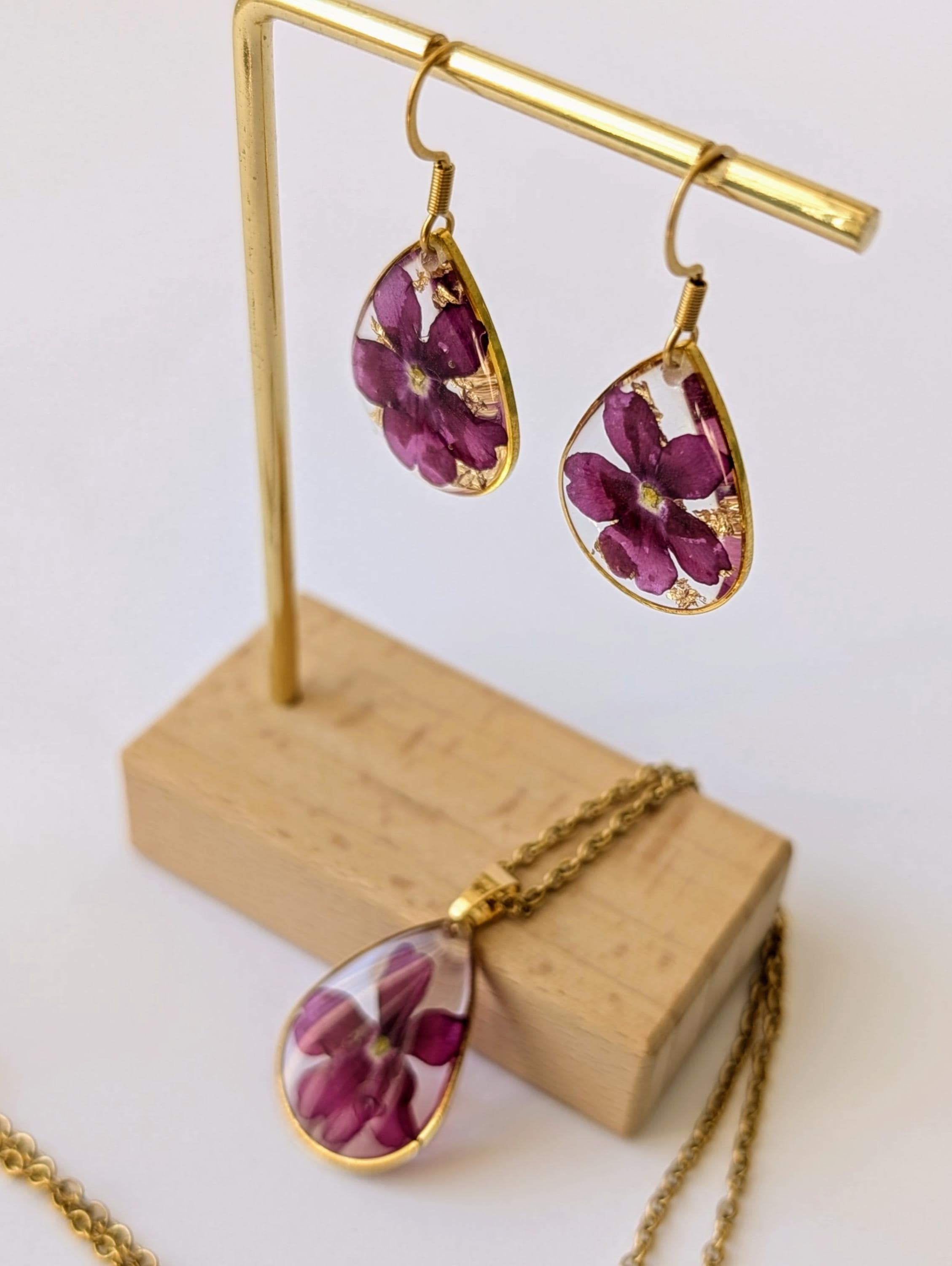 Bijoux gouttes résine et fleurs naturelle de verveine bordeaux