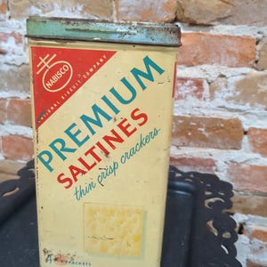 Vintage Saltines Tin 1950s or 1960s Nabisco Premium thin crisp cracker galletas tin541