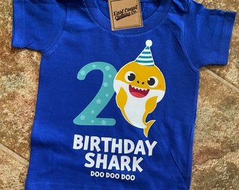 T-shirt sur le thème Baby Shark Birthday Shark - obtenez un t-shirt assorti pour toute la famille ! Disponible dans toutes les tailles, du nouveau-né à l'adulte !