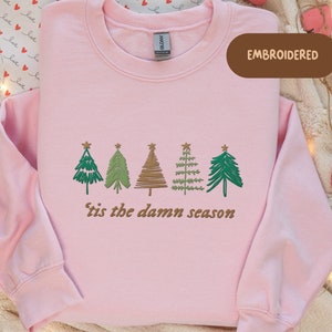 Tis The Damn Season kersttrui geborduurd ronde hals trendy kerst geborduurd sweatshirt Pastelkleurige sweater cadeau voor een fan
