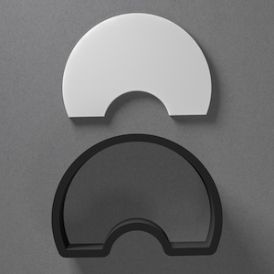 Mollige regenboogboog polymeerklei oorbel en koekjesvorm, pottenbakkerstool