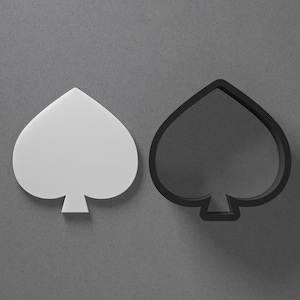 Emporte-pièce en forme de carte à jouer Spades en pâte polymère avec bord effilé tranchant, boucle d'oreille et accessoire pour mini clous ou pendentif, emporte-pièce