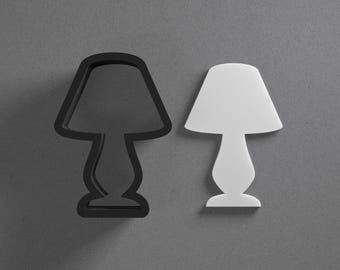 Lampa biurkowa, kolczyki z gliny polimerowej i foremka do ciastek, narzędzie do ceramiki