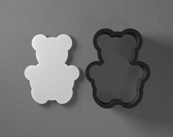 Orecchino in pasta polimerica a forma di orsetto e tagliabiscotti, strumento per ceramica
