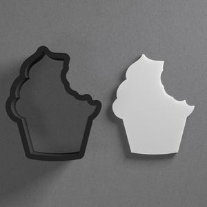 Orecchino in pasta polimerica e tagliabiscotti Bitten Cupcake Bite, strumento per ceramica