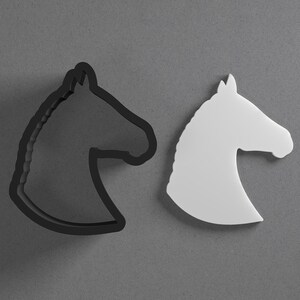 Oorbel en koekjesvorm polymeerklei paardenhoofd, pottenbakkerstool