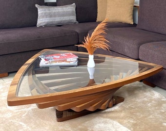 Tavolino da caffè piramidale in noce per soggiorno, tavolino da caffè moderno grande in legno naturale, tavolo decorativo triangolare personalizzato con piano in vetro