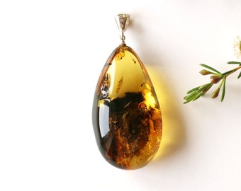 Green color teardrop Baltic amber pendant, lemon clear gemstone pendant, organic stone pendant, natural Baltic amber jewellery, gem jewelry