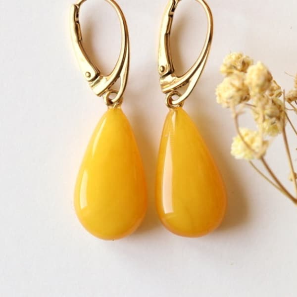 Boucles d'oreilles en ambre caramel, boucles d'oreilles pendantes en ambre jaune foncé, pendants d'oreilles, perles d'ambre antiques, boucles d'oreilles en pierres précieuses, ambre naturel de la Baltique