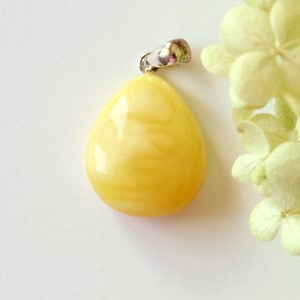 Yellow amber pendant with silver unique yellow color natural Baltic amber bead antique amber jewelry nature amber bead stone jewelry 5.9 g