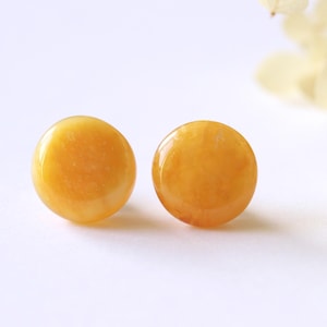 Gelbe kleine Bernstein Ohrstecker, natürlicher baltischer Bernstein Schmuck, kleine runde weiße Bernstein Ohrringe, Geschenk für Tochter, echte Ohrstecker Edelstein