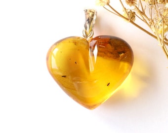 Heart shape clear amber pendant with small insects, amber pendant with inclusions, resin gem insect stone, amber and silver, nature lover