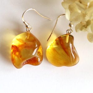 Light dangle lemon amber earrings, free shape transparent amber earrings, square shape earrings, clear amber earrings, fashion amber jewelry