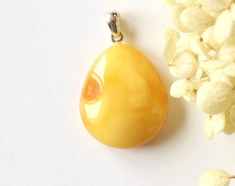 Amber pendant, natural Baltic amber, amber jewelry, Baltic amber jewelry, amber jewellery, yellow amber bead, amber and silver,amber pendant