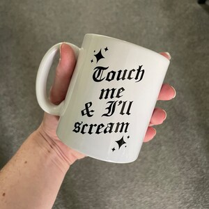 Berühr mich & ich schreie | Sad Time Card Co | Emo Tasse