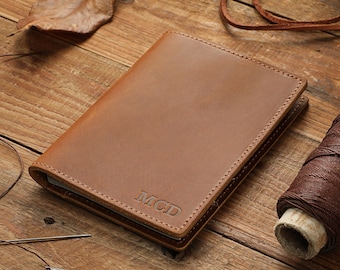 Personalisierte Leder Passport Brieftasche | Benutzerdefinierte Leder Passhülle | Monogramm graviertes Leder | Geschenk für Ihn Sie