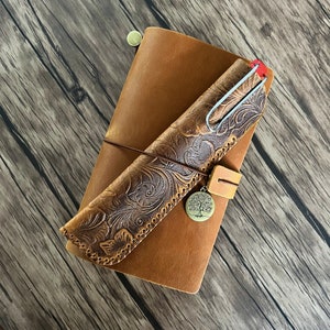 Astuccio portapenne in pelle marrone goffrata / Portapenne in pelle / Accessorio per diario / Regali per lui, lei, anniversario, matrimonio, papà, mamma