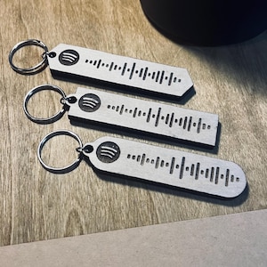Personalized Music Keychain-Custom Playlist Accessory for Birthdays, Valentine&#39;s Day & Special Occasions-wedding,birthday,Fathers day.