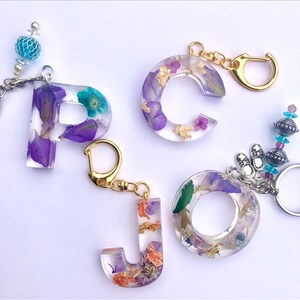 Llaveros con letras prensadas: cumpleaños, bodas, Navidad, para mejores amigas, novias, verano, regalo para ella, niños, llaves, mochila, día de la madre, resina.