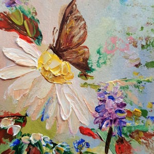 Pintura original de mariposa sobre margarita, obra de arte floral de prado de verano, lavanda, nomeolvides, margaritas, flores silvestres, obra de arte texturizada