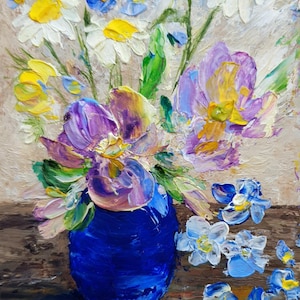 Flores de Pancy em vaso pintura original Pequena obra de arte floral com miosótis selvagens florescendo e violeta de jardim em vaso azul cobalto
