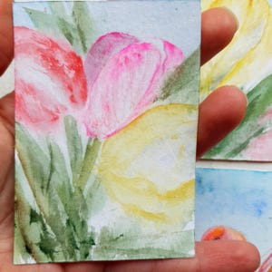 Peinture originale de tulipe printanière pour une décoration de réchauffement de la maison Petite oeuvre d'art aquarelle taille ACEO oeuvre d'art de collection positive