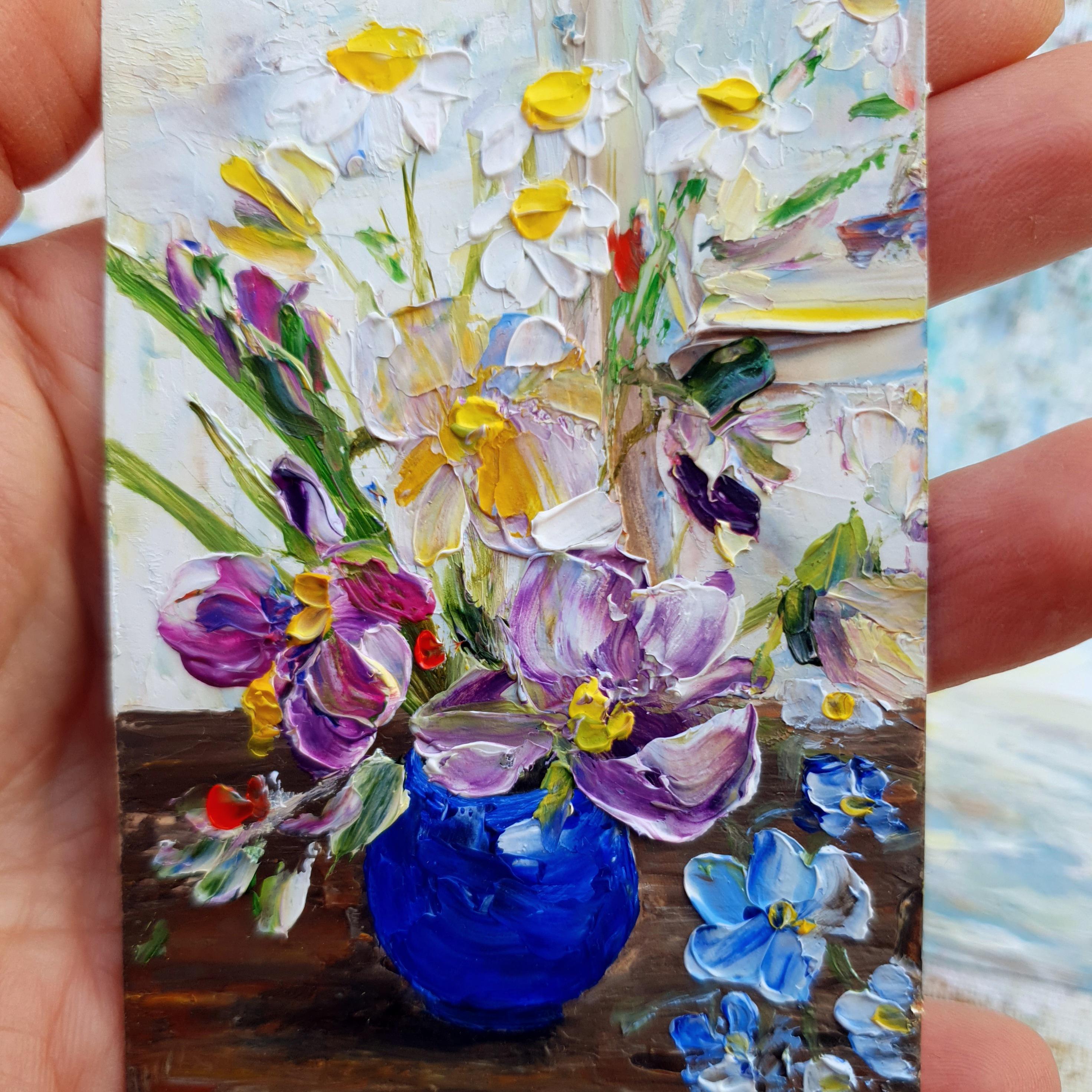 花の油絵：コバルト色の花瓶に入ったパンジーとワスレナグサ（2.5x3.5