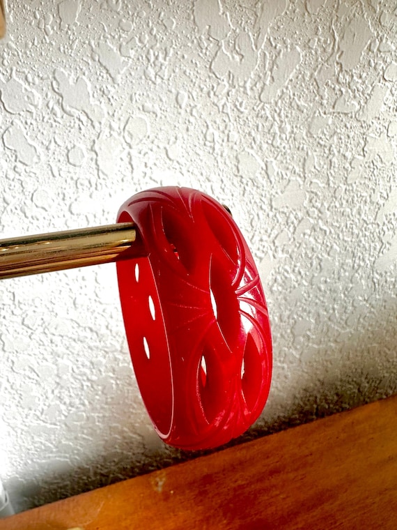 1940's/1950's Red Carved Bakelite Bracelet