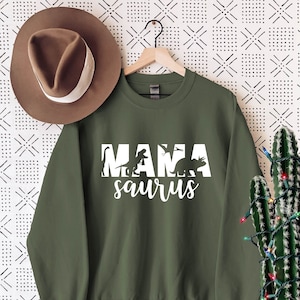 Dinosaurier Mama Saurus Sweatshirt, benutzerdefinierte Mama Dinosaurier Leben Sweatshirt, Muttertag Hoodie, lustiges Muttertagsgeschenk, Mutter von Jungen, Junge Mama Geschenk