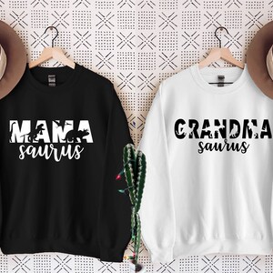 Benutzerdefinierte Mama Oma Saurus Sweatshirt, Dinosaurier Opa Dinosaurier Leben Sweatshirt, Muttertag Hoodie, lustiges Muttertagsgeschenk, Mutter der Jungen Geschenk