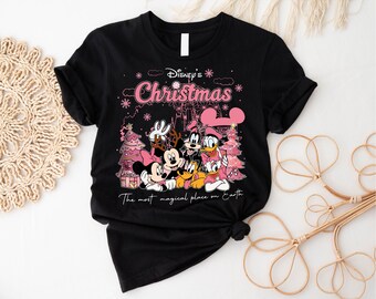 Camiseta de Navidad de Disney: El lugar más mágico de la Tierra, camisetas navideñas de Disney Mickey y sus amigos, camiseta de regalo navideño de Magic Kingdom