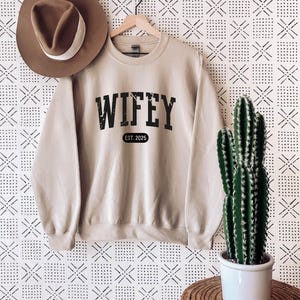 Personalized Wifey Sweatshirt, Custom Bride Sweatshirt, Gift For Bride, Cute Wifey Sweatshirt, Future Mrs, Wife Sweatshirt, Engagement Gift