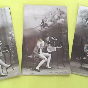 Set van drie ansichtkaarten uit 1913, Jongeman die droomt over Napoleon. Reve du l'aiglon. Droom van de adelaar. Belle epoque, art decokaart