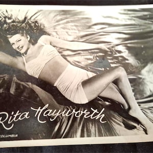 Rita Hayworth Photo carte postale, Europa Columbia Picture Company, Star de cinéma des années 40-50-60 En bon état inutilisé Histoire du cinéma
