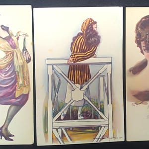Conjunto de tres postales Art Déco, Art Nouveau y Belle Époque bellamente coloreadas de bellas damas con magníficos atuendos de la década de 1920.