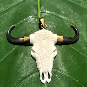 Exquisite carved buffalo head Pendant , Buffalo Bone carving, Bali handicraft, Biker pendant, Buffalo bone, buffalo horn
