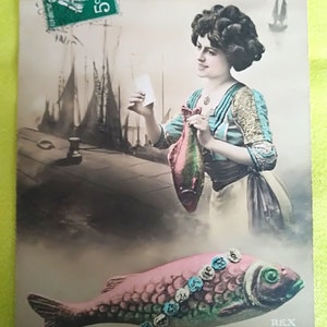 Tarjeta romántica del 1 de abril, Dama con ropa Belle Epoque y hermoso peinado, una escena marítima en el fondo Hermoso texto de amor francés.