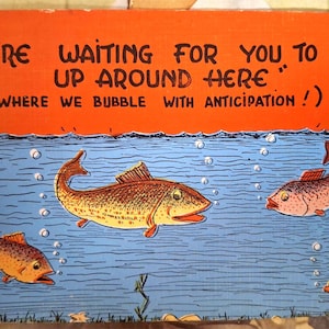 Carte postale américaine amusante - carte postale liée à la pêche. Carte non utilisée. « Nous attendons que tu viennes ici »