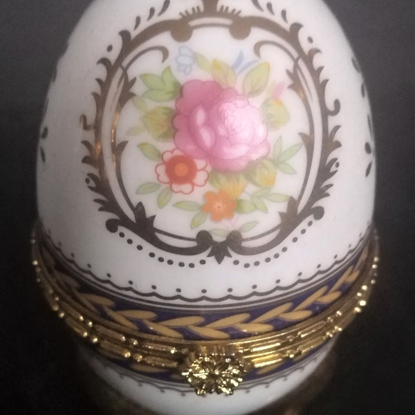 Beautifully decorated porcelain egg, Pill box, Ring box, Collectable, hand painted, Easter egg, Limoges style, Fabergé style